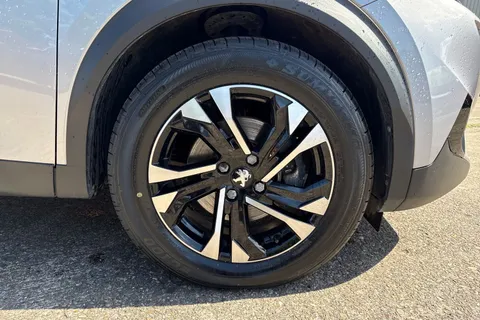 TRZ4499 PEUGEOT e-2008 50kWh Allure Premium Auto 5dr Thumbnail #10