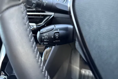 TRZ4499 PEUGEOT e-2008 50kWh Allure Premium Auto 5dr Thumbnail #41