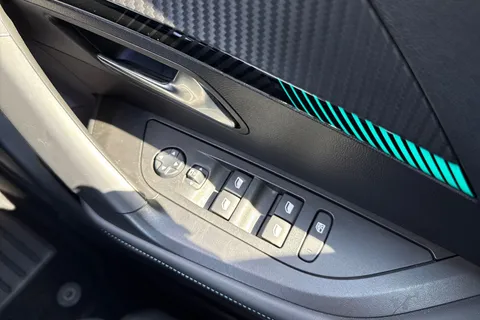 TRZ4499 PEUGEOT e-2008 50kWh Allure Premium Auto 5dr Thumbnail #42