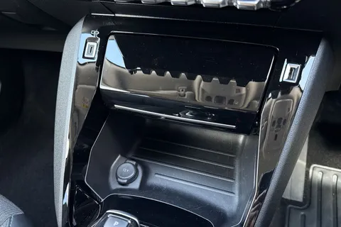 TRZ4499 PEUGEOT e-2008 50kWh Allure Premium Auto 5dr Thumbnail #55