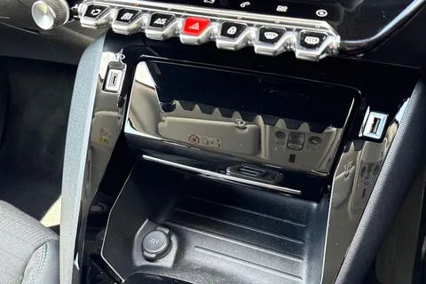 VK72YEX PEUGEOT e-2008 50kWh Allure Premium + Auto 5dr (7kW Charger) Thumbnail #57