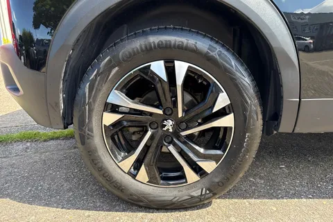 SXZ1314 PEUGEOT e-2008 50kWh Allure Premium + Auto 5dr (7kW Charger) Thumbnail #11