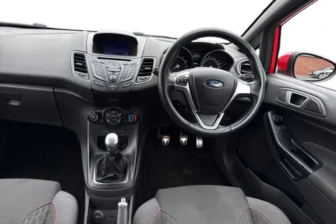18 of 49 for Ford Fiesta 1.0T EcoBoost ST-Line Euro 6 (s/s) 3dr