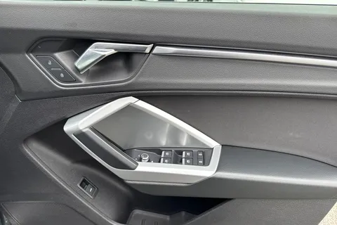21 of 57 for Audi Q3 2.0 TDI 35 Sport quattro Euro 6 (s/s) 5dr