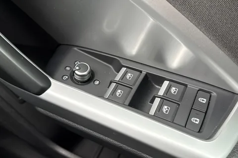 36 of 57 for Audi Q3 2.0 TDI 35 Sport quattro Euro 6 (s/s) 5dr
