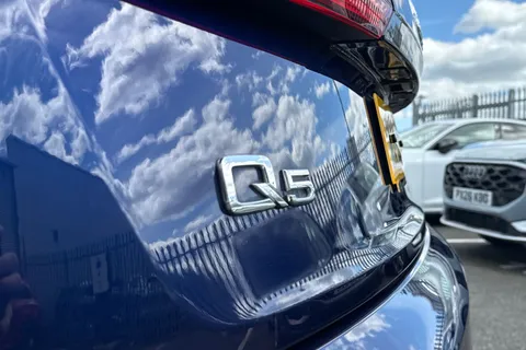MV69UXD Audi Q5 S line 45 TFSI quattro 245 PS S tronic Thumbnail #32