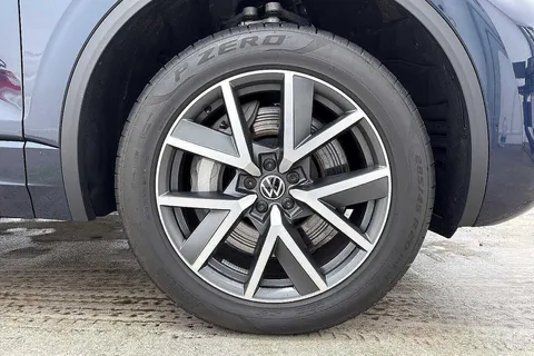 5 of 12 for Volkswagen Touareg 3.0 TSI eHybrid 4Motion Elegance 5dr Tip Auto**VAT QUALIFYING**