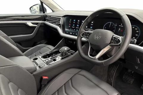 6 of 12 for Volkswagen Touareg 3.0 TSI eHybrid 4Motion Elegance 5dr Tip Auto**VAT QUALIFYING**