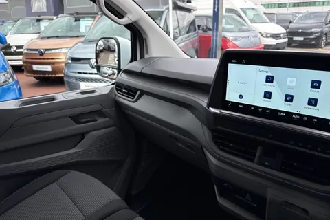 KR26GRX Volkswagen Transporter 2.0 TDI 170 Commerce Pro Kombi Van Auto Thumbnail #21