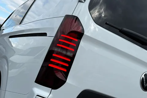 KR26GRX Volkswagen Transporter 2.0 TDI 170 Commerce Pro Kombi Van Auto Thumbnail #37