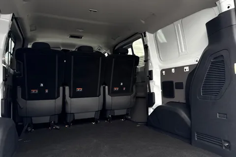 KR26GRX Volkswagen Transporter 2.0 TDI 170 Commerce Pro Kombi Van Auto Thumbnail #48