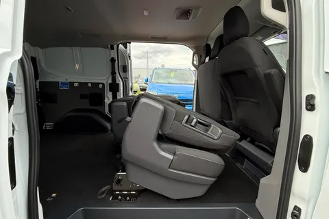 KR26GRX Volkswagen Transporter 2.0 TDI 170 Commerce Pro Kombi Van Auto Thumbnail #54