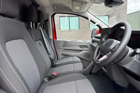 PK26UEA Volkswagen Transporter 2.0 TDI 150 Commerce Pro Van 4MOTION Auto Thumbnail #24