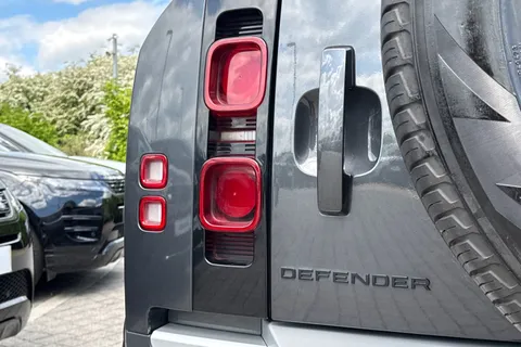 HG72DDZ Land Rover Defender 110 3.0 D250 Hard Top HSE 5dr Thumbnail #28