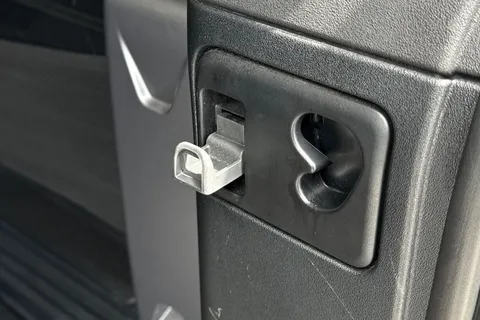 HG72DDZ Land Rover Defender 110 3.0 D250 Hard Top HSE 5dr Thumbnail #29