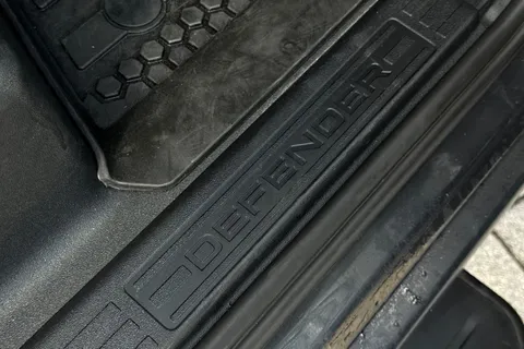 HG72DDZ Land Rover Defender 110 3.0 D250 Hard Top HSE 5dr Thumbnail #37