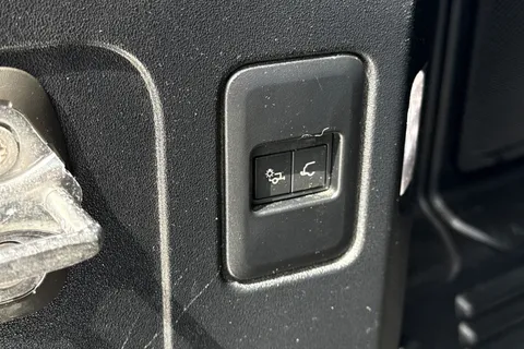 HG72DDZ Land Rover Defender 110 3.0 D250 Hard Top HSE 5dr Thumbnail #41