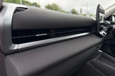 Volkswagen T-Roc 1.5 eTSI MHEV Life DSG Euro 6 (s/s) 5dr Thumbnail #32