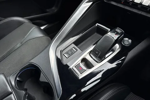 22 of 66 for PEUGEOT 3008 1.2 PureTech GT EAT Euro 6 (s/s) 5dr