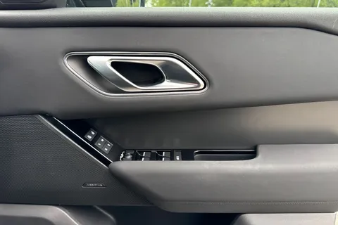 PJ23ZCX Land Rover Range Rover Velar 2.0 D200 MHEV Dynamic SE Auto 4WD Euro 6 (s/s) 5dr Thumbnail #18