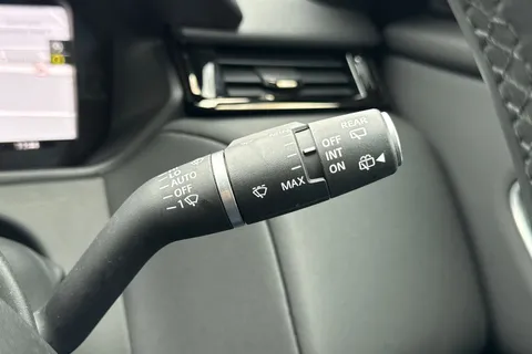 PJ23ZCX Land Rover Range Rover Velar 2.0 D200 MHEV Dynamic SE Auto 4WD Euro 6 (s/s) 5dr Thumbnail #30