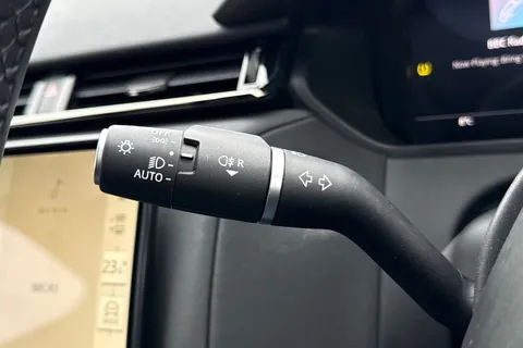 PJ23ZCX Land Rover Range Rover Velar 2.0 D200 MHEV Dynamic SE Auto 4WD Euro 6 (s/s) 5dr Thumbnail #31