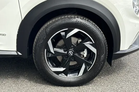 EY23TCJ Nissan Juke 1.6 N-Connecta Auto Euro 6 5dr Thumbnail #11