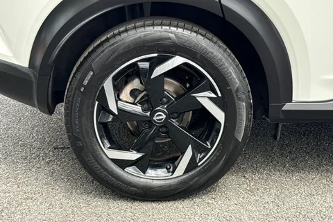 EY23TCJ Nissan Juke 1.6 N-Connecta Auto Euro 6 5dr Thumbnail #12