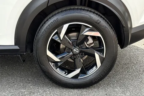 EY23TCJ Nissan Juke 1.6 N-Connecta Auto Euro 6 5dr Thumbnail #13