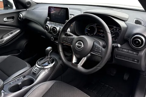 EY23TCJ Nissan Juke 1.6 N-Connecta Auto Euro 6 5dr Thumbnail #15