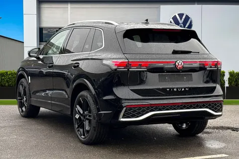  Volkswagen Tiguan 2.0 TDI R-Line DSG Euro 6 (s/s) 5dr Thumbnail #3
