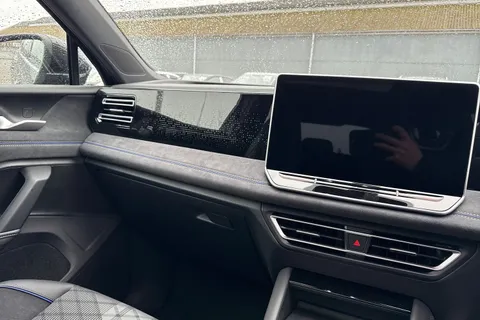  Volkswagen Tiguan 2.0 TDI R-Line DSG Euro 6 (s/s) 5dr Thumbnail #20