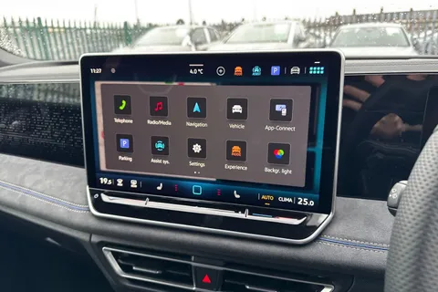  Volkswagen Tiguan 2.0 TDI R-Line DSG Euro 6 (s/s) 5dr Thumbnail #41