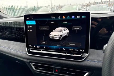  Volkswagen Tiguan 2.0 TDI R-Line DSG Euro 6 (s/s) 5dr Thumbnail #44