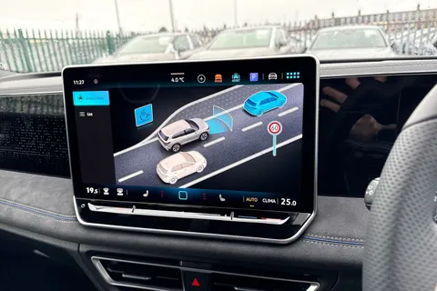  Volkswagen Tiguan 2.0 TDI R-Line DSG Euro 6 (s/s) 5dr Thumbnail #47