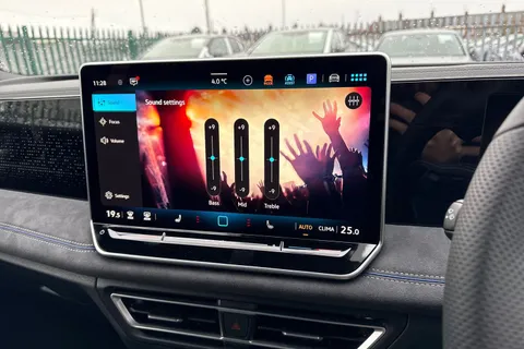  Volkswagen Tiguan 2.0 TDI R-Line DSG Euro 6 (s/s) 5dr Thumbnail #52