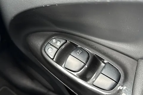 38 of 61 for Nissan Juke 1.2 DIG-T Tekna Euro 6 (s/s) 5dr