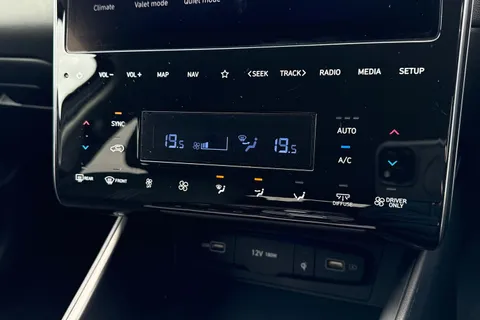 CL23OLV Hyundai Tucson 1.6 h T-GDi 13.8kWh Premium Auto 4WD Euro 6 (s/s) 5dr Thumbnail #23