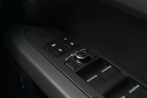 DP22TTO Land Rover Defender 110 3.0 D250 X-Dynamic HSE 5dr Thumbnail #27