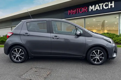 DK68XFA Toyota Yaris 1.5 VVT-h Icon Tech E-CVT Euro 6 (s/s) 5dr Thumbnail #4