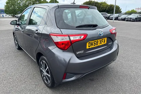 DK68XFA Toyota Yaris 1.5 VVT-h Icon Tech E-CVT Euro 6 (s/s) 5dr Thumbnail #9