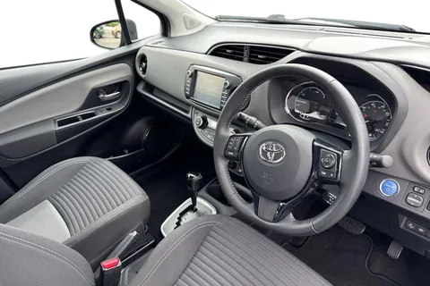 DK68XFA Toyota Yaris 1.5 VVT-h Icon Tech E-CVT Euro 6 (s/s) 5dr Thumbnail #15