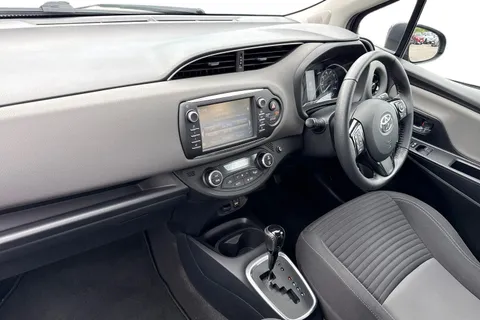 DK68XFA Toyota Yaris 1.5 VVT-h Icon Tech E-CVT Euro 6 (s/s) 5dr Thumbnail #16