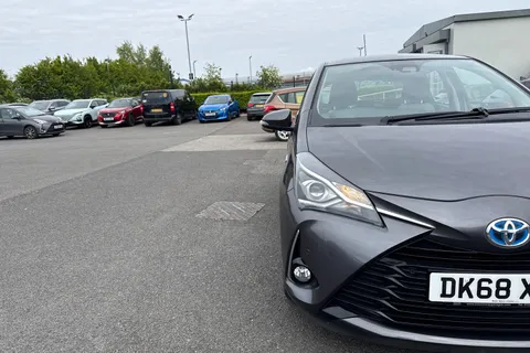 DK68XFA Toyota Yaris 1.5 VVT-h Icon Tech E-CVT Euro 6 (s/s) 5dr Thumbnail #26