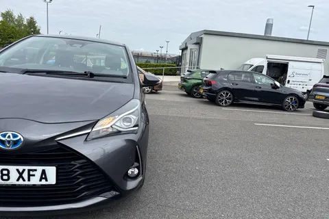DK68XFA Toyota Yaris 1.5 VVT-h Icon Tech E-CVT Euro 6 (s/s) 5dr Thumbnail #27