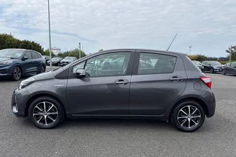 DK68XFA Toyota Yaris 1.5 VVT-h Icon Tech E-CVT Euro 6 (s/s) 5dr Thumbnail #31