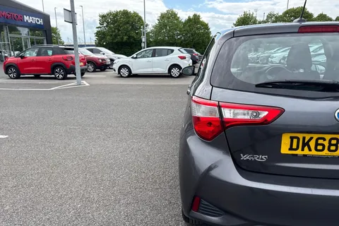DK68XFA Toyota Yaris 1.5 VVT-h Icon Tech E-CVT Euro 6 (s/s) 5dr Thumbnail #32