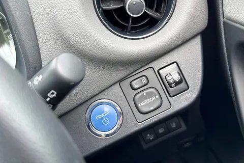 DK68XFA Toyota Yaris 1.5 VVT-h Icon Tech E-CVT Euro 6 (s/s) 5dr Thumbnail #41