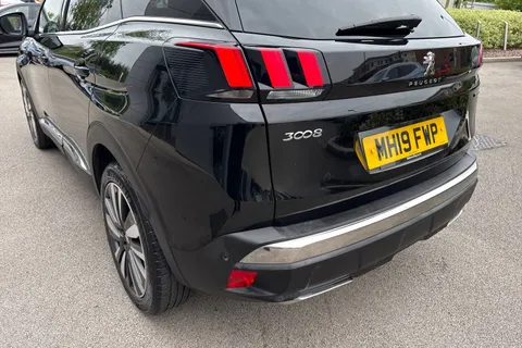 MH19FWP PEUGEOT 3008 1.2 PureTech GT Line Euro 6 (s/s) 5dr Thumbnail #9