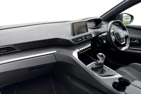 MH19FWP PEUGEOT 3008 1.2 PureTech GT Line Euro 6 (s/s) 5dr Thumbnail #16